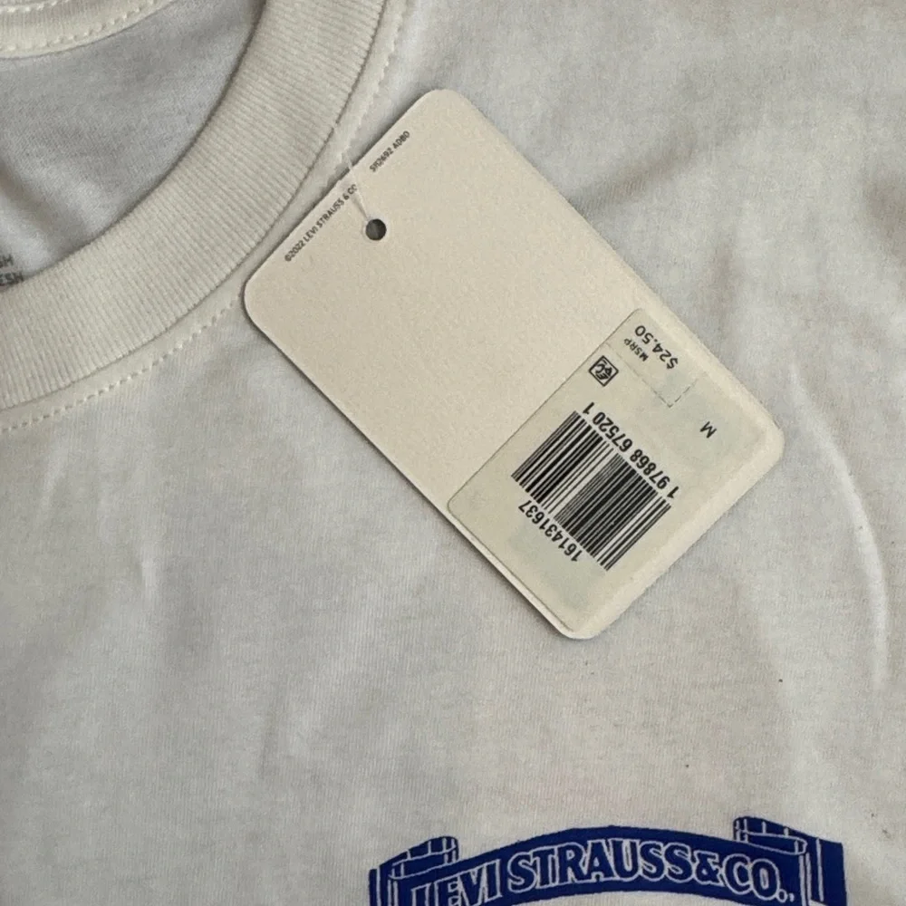 Levi's Cream Short-Sleeve Graphic Logo Tee with Blue Accent